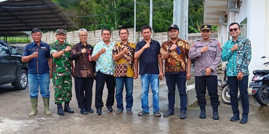 KADISNAKAN DAN FORKOPIMCAM SUMBER WRINGIN Pasca Banjir di PT.BUMI KIRONGGO JOYO